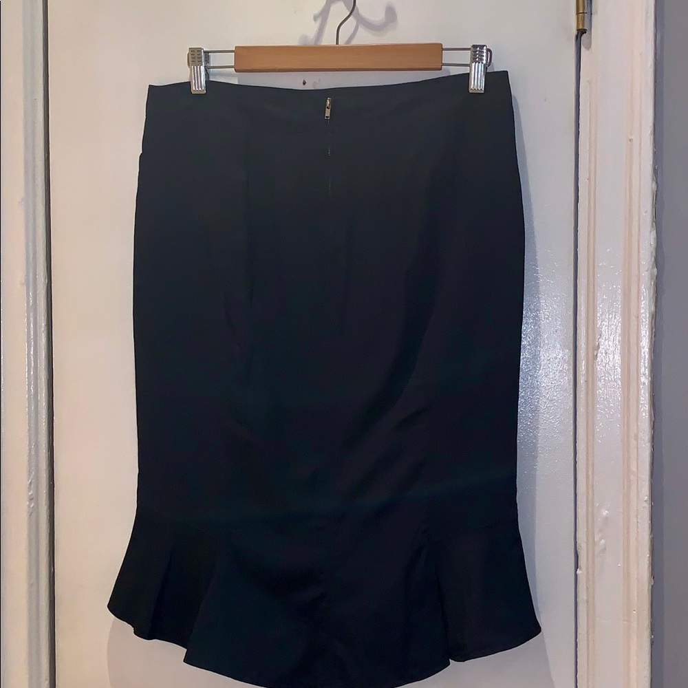 Marc Jacobs Black Fishtail Skirt. Size 8